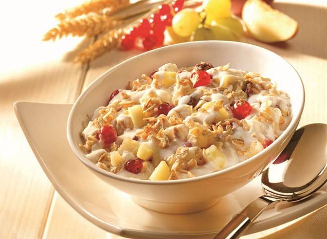 Muesli in a plate