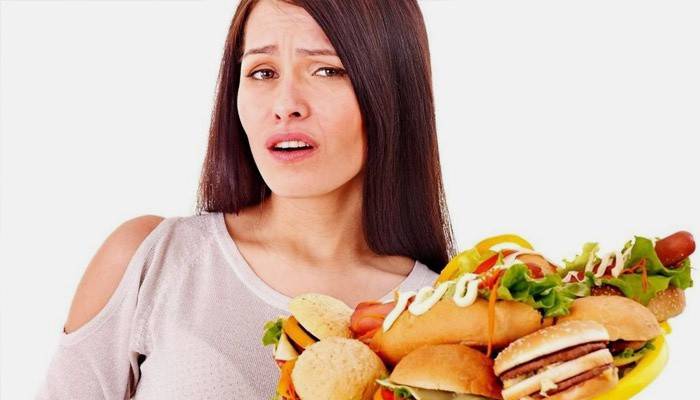 La ragazza si sente povera e ha un forte battito cardiaco dopo aver mangiato