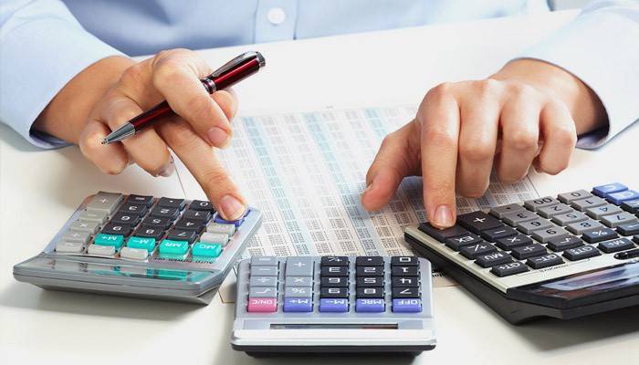 L’home compta amb calculadores