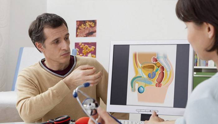 Mann bei einer Konsultation mit einem Urologen