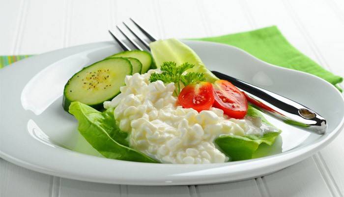 Plat avec concombre et tomate