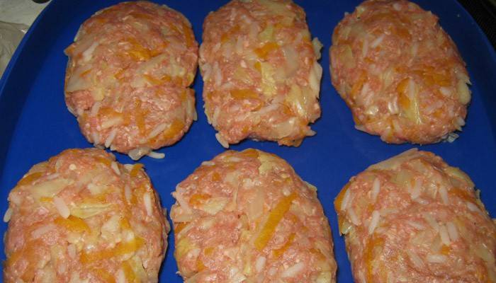 Cocinar repollo relleno perezoso con carne picada