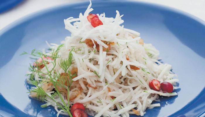 Phục vụ Salad táo