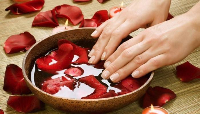 Bain aux pétales de rose