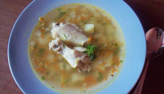 Zuerst mit Flügeln servieren