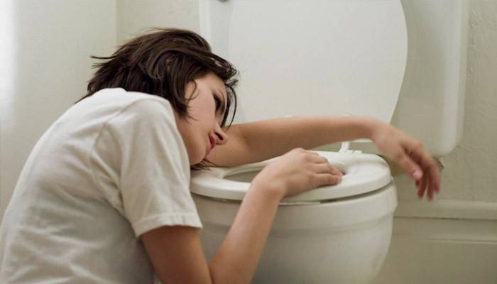 Tấn công buồn nôn với nhiễm độc ở một cô gái