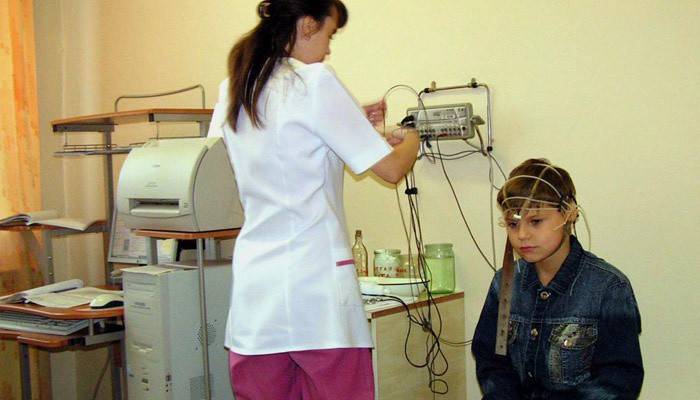 Doktor ofisinde kız