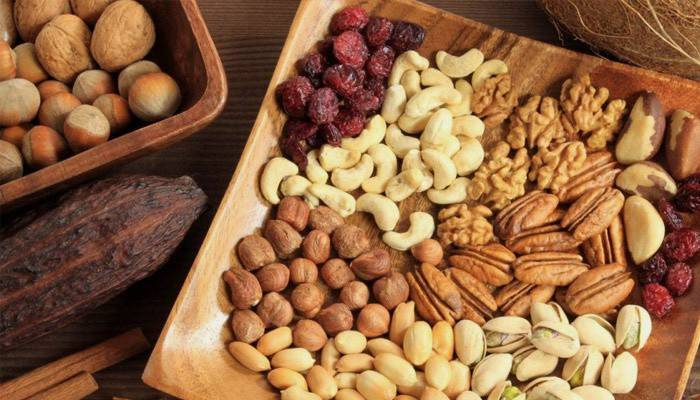 Diferentes variedades de frutos secos en nutrición con colesterol alto.