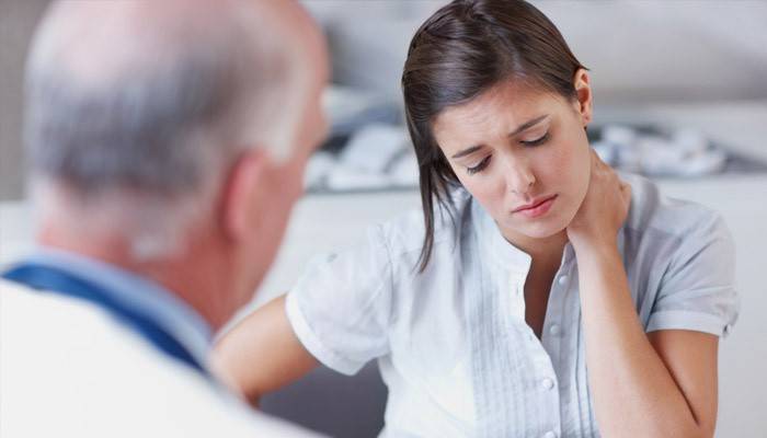 Mujer en la cita del doctor