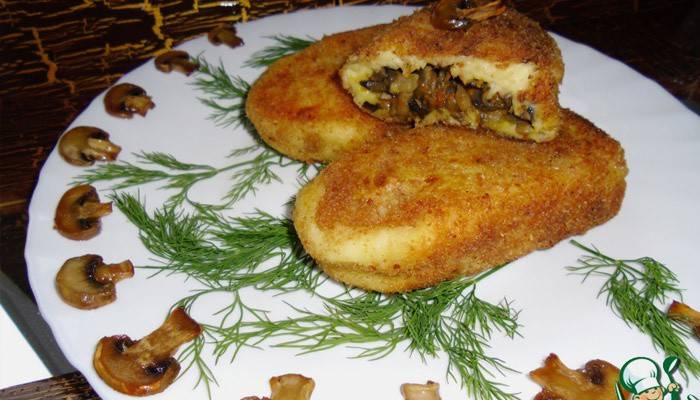 Bolinhos de batata com carne picada e cogumelos
