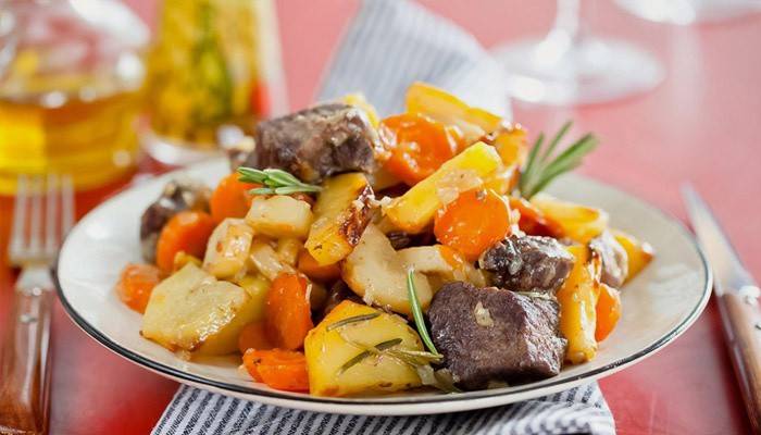 Servindo opções de carne