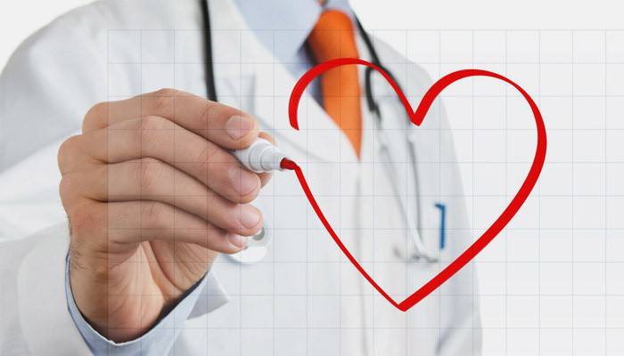 Il dottore disegna un cuore