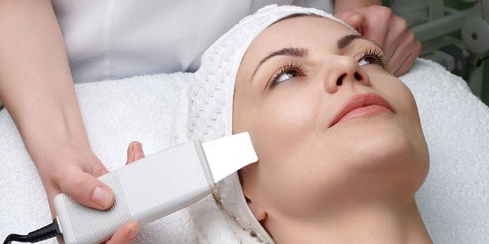 The use of darsonval to smooth wrinkles