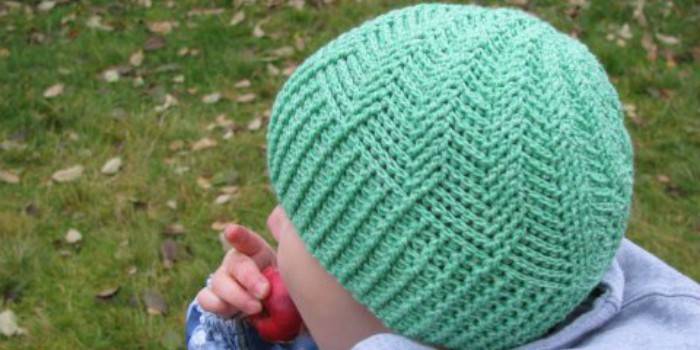 Gorro infantil de punto con estampado en relieve