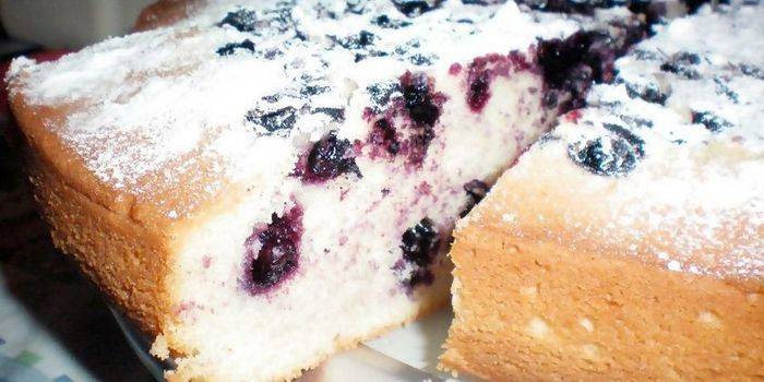 Blackcurrant Sponge cake