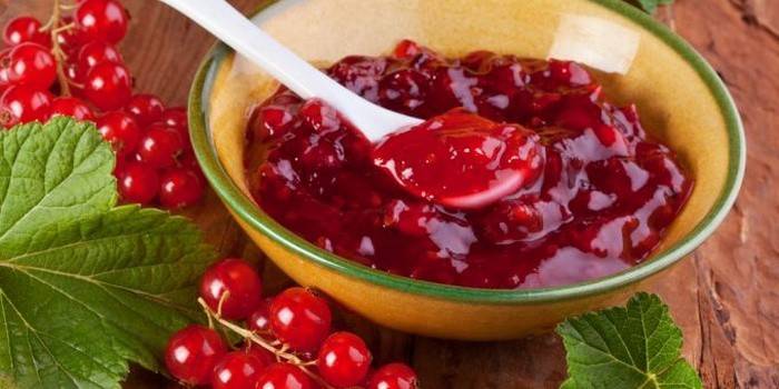 כיצד להכין ג'לי דומדמניות אדומות בג'לטין