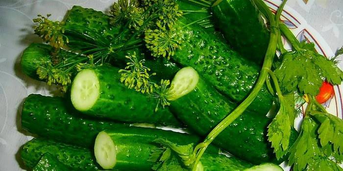 ملامح إعداد الخيار المملح على المياه المعدنية