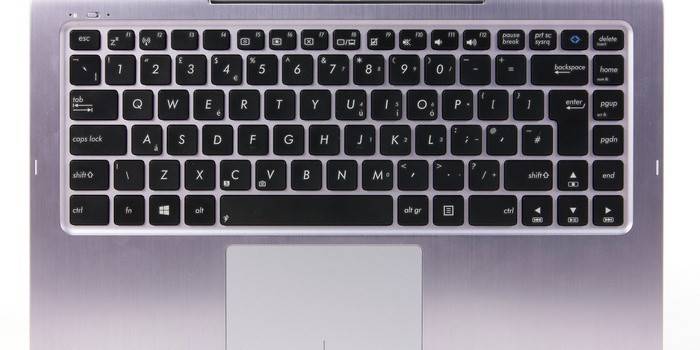 Khởi động lại máy tính xách tay bằng nút nguồn