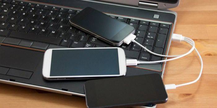 A telefon számítógéphez van csatlakoztatva
