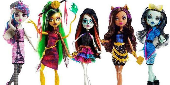 Cusut haine pentru păpușile Monster High