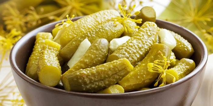 מלפפונים חמוצים מוכנים