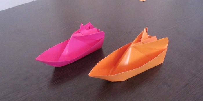 Origami kağıt tekne