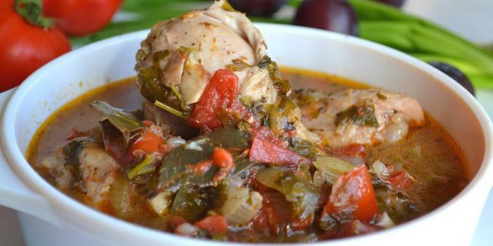 Chakhokhbili com tomate e pimenta