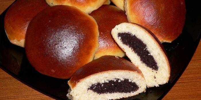 Pyragų su aguonomis iš mielių tešlos receptas