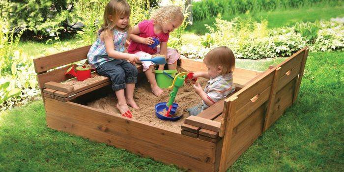 Sandbox với băng ghế