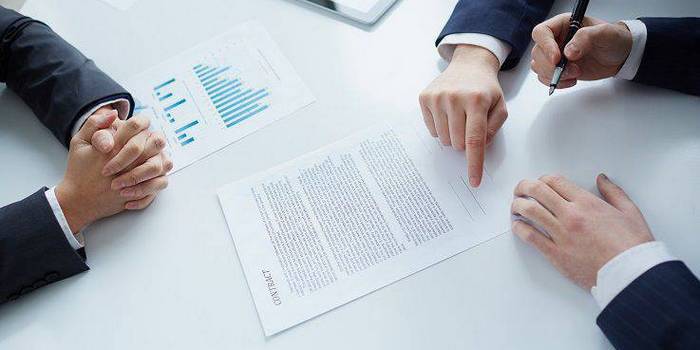 Firma di un accordo sul trasferimento dell'appartamento