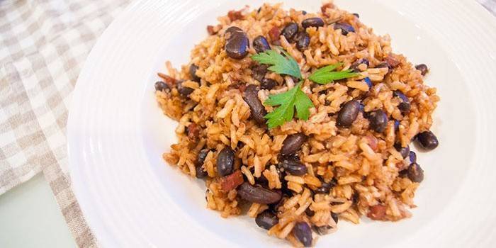 Ensopado de legumes com arroz e feijão