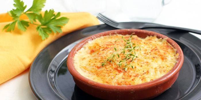 Casserole de pommes de terre au fromage émincé