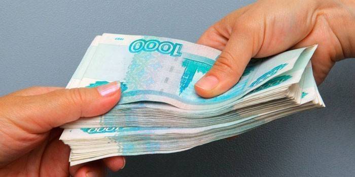 Bir paket parayı teslim etmek