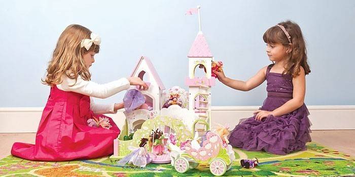 Cô gái chơi với lâu đài múa rối Fairy Beauty Palace