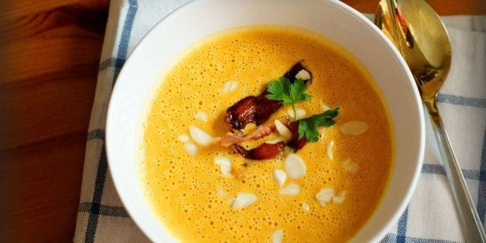 Kürbiscremespecksuppe