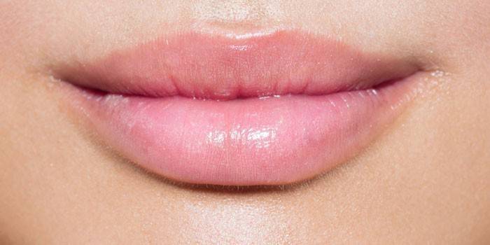 Vergrößerte Lippen