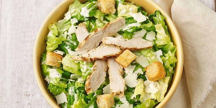 Caesar mit Hühnerfilet und Peking-Kohl