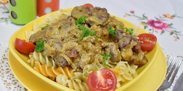 Veršienos kepenėlės su makaronais