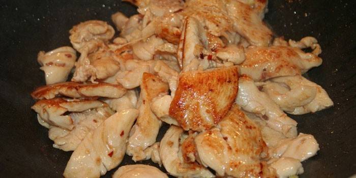 Hähnchenstücke im Wok
