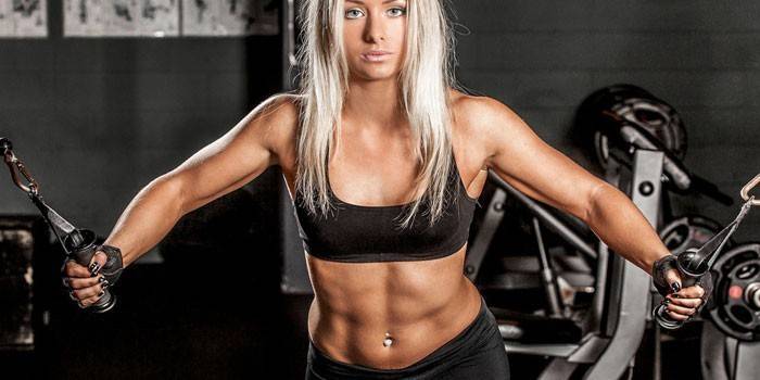 Kız spor salonunda nişanlandı