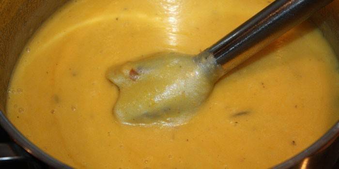 Kartoffelpüree und Mixer