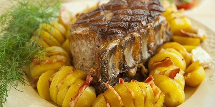เนื้อซี่โครงหมูกับมันฝรั่ง