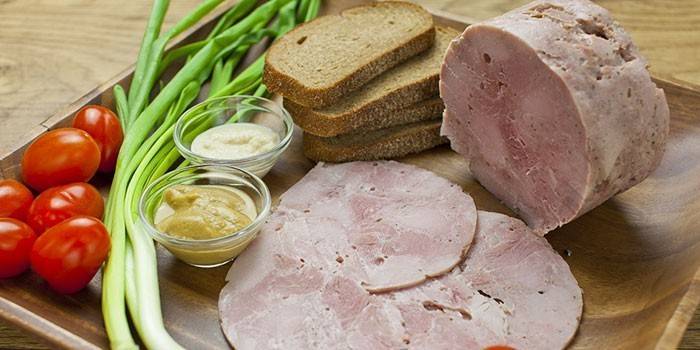 Prosciutto di pollo, pane e salse