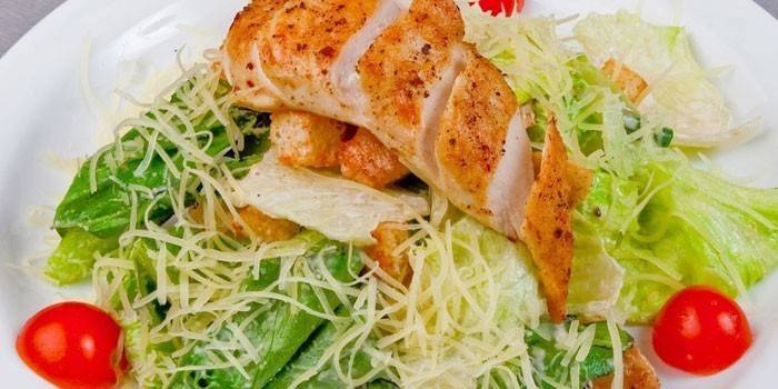 Gegrillter Hähnchenbrustsalat