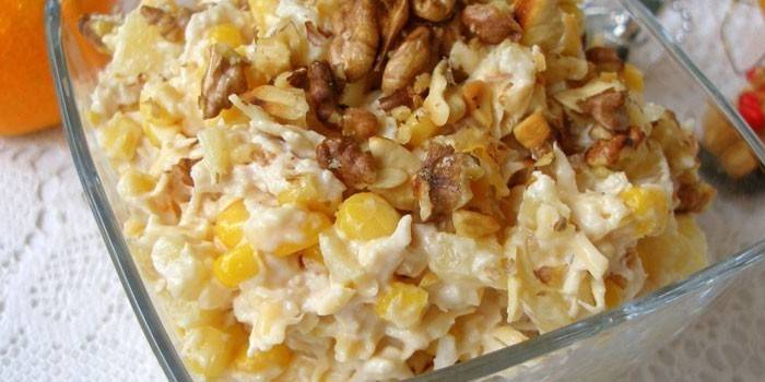 Apéritif à l'ananas, poulet et noix