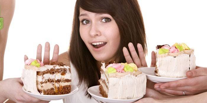 La ragazza rifiuta le torte