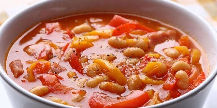 Sopa de feijão com legumes