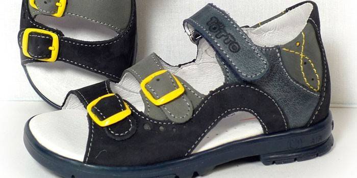 Sandalen Totto