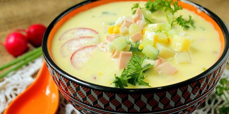 Okroshka บนน้ำซุป