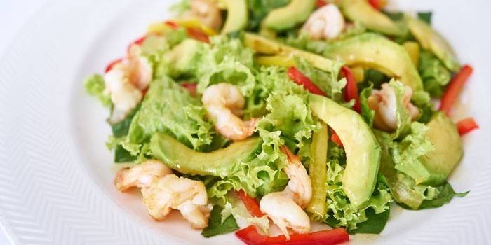 Ensalada de camarones con aguacate